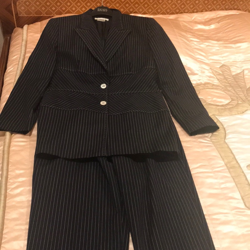 Escada suits - Picture 3 of 6